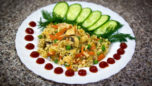 Курица с грибами и рисом на сковороде