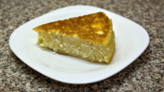 Творожная запеканка со сметаной и манкой